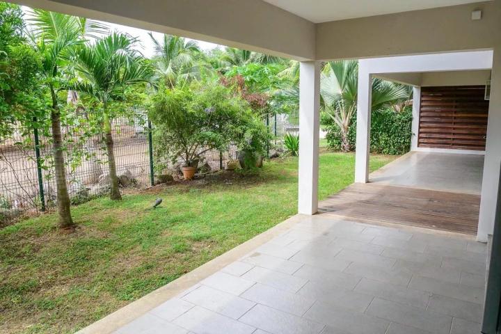 Appartement meublé 3 chambres avec jardin à vendre à Tamarin