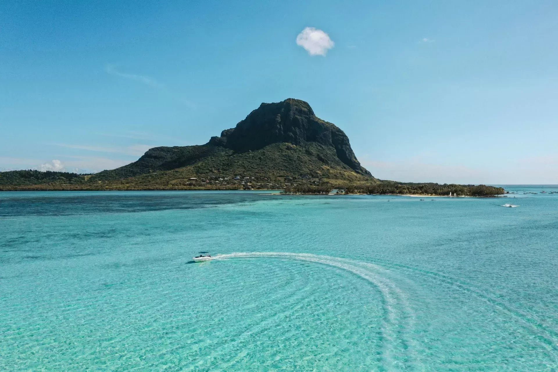 Un penthouse unique à Maurice – Vue extraordinaire, toit terrasse avec piscine à vendre à Rivière Noire