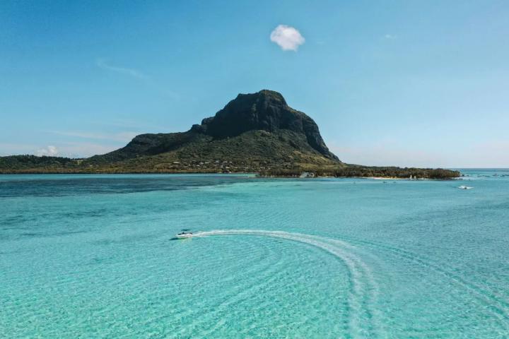 Un penthouse unique à Maurice – Vue extraordinaire, toit terrasse avec piscine à vendre à Rivière Noire