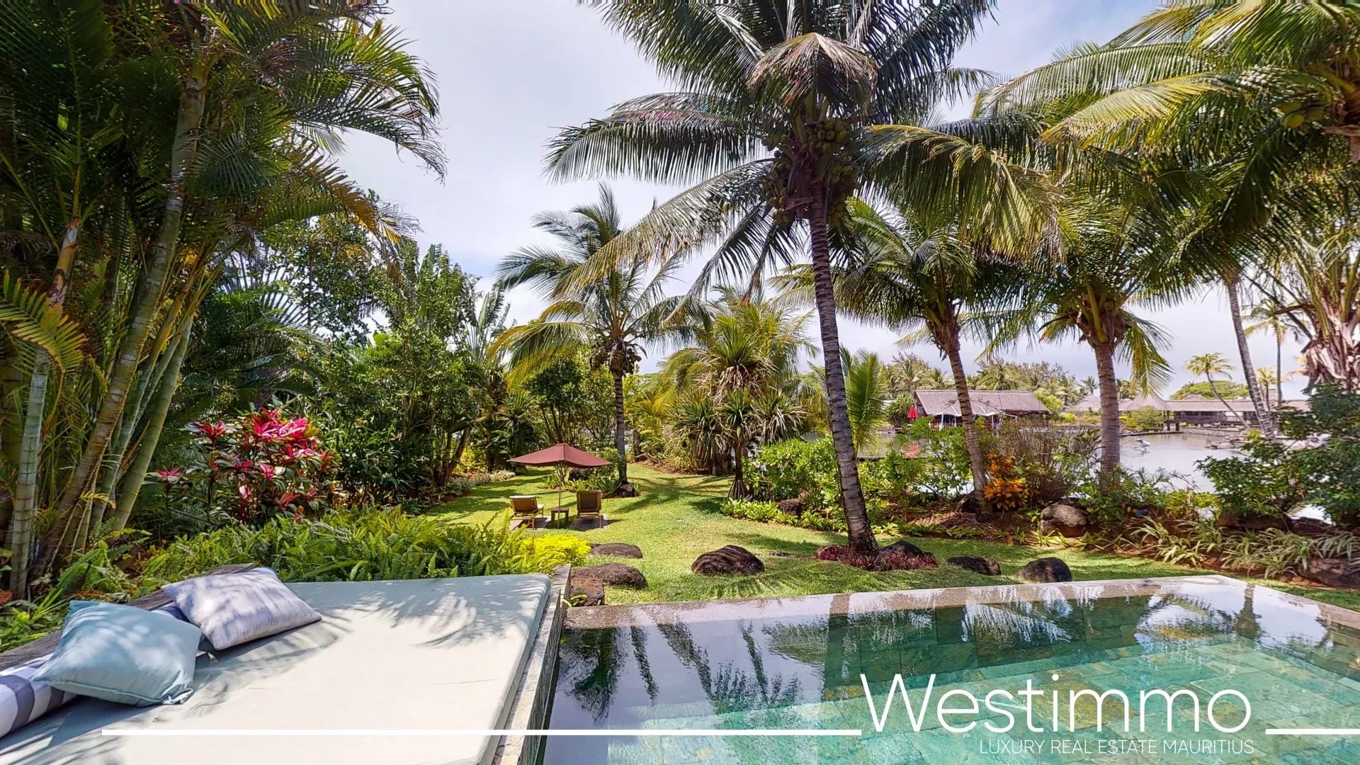 Magnifique villa suite rénovée avec piscine privée et vue mer dans un complex 5 etoiles