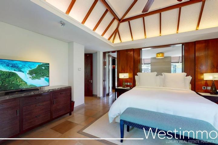 Magnifique villa suite rénovée avec piscine privée et vue mer dans un complex 5 etoiles à vendre à Beau Champ