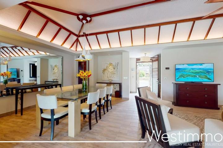 Magnifique villa suite rénovée avec piscine privée et vue mer dans un complex 5 etoiles à vendre à Beau Champ