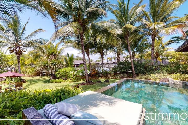 Magnifique villa suite rénovée avec piscine privée et vue mer dans un complex 5 etoiles à vendre à Beau Champ