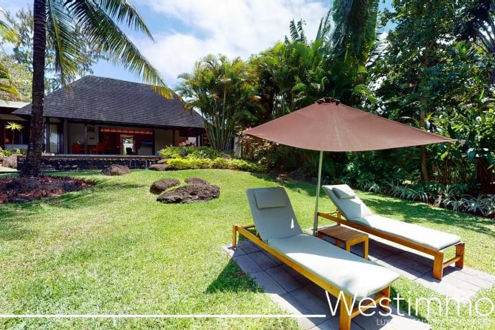 Magnifique villa suite rénovée avec piscine privée et vue mer dans un complex 5 etoiles à vendre à Beau Champ