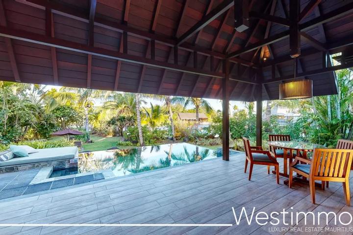 Magnifique villa suite rénovée avec piscine privée et vue mer dans un complex 5 etoiles à vendre à Beau Champ