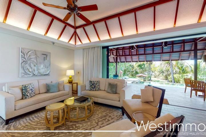 Magnifique villa suite rénovée avec piscine privée et vue mer dans un complex 5 etoiles à vendre à Beau Champ