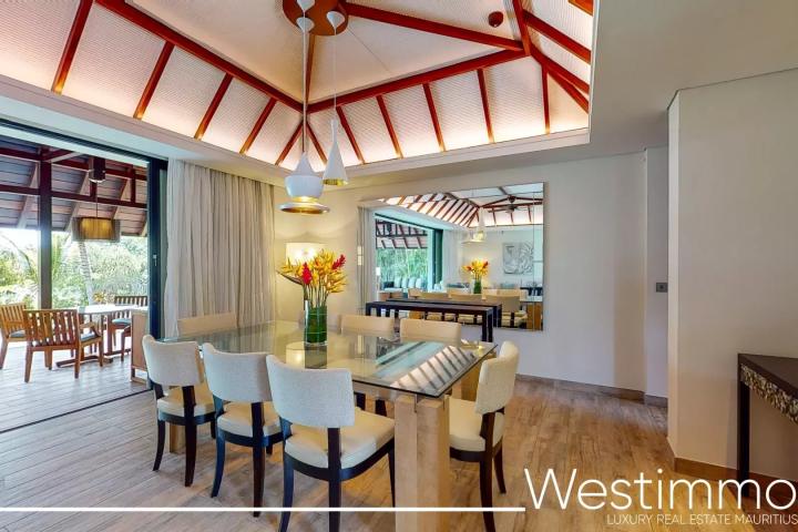 Magnifique villa suite rénovée avec piscine privée et vue mer dans un complex 5 etoiles à vendre à Beau Champ