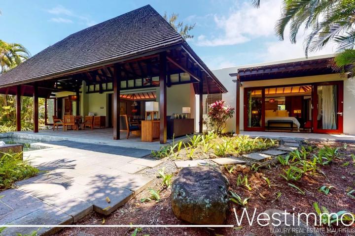 Magnifique villa suite rénovée avec piscine privée et vue mer dans un complex 5 etoiles à vendre à Beau Champ