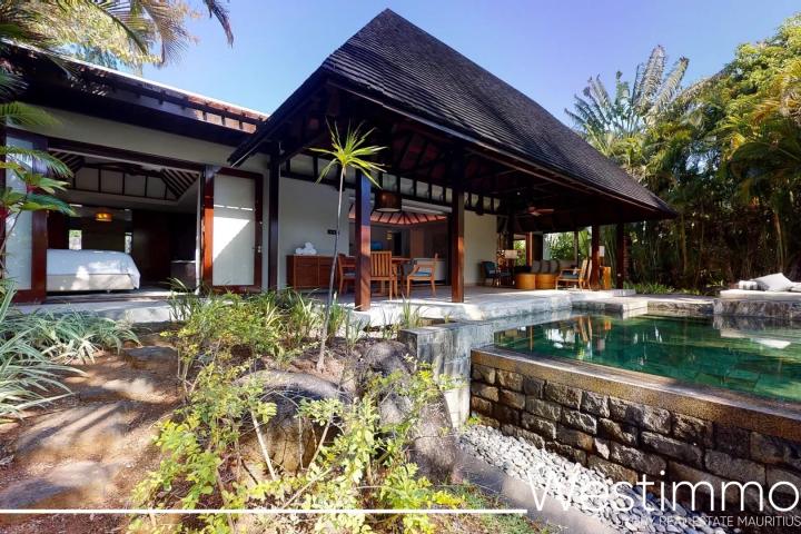 Magnifique villa suite rénovée avec piscine privée et vue mer dans un complex 5 etoiles à vendre à Beau Champ