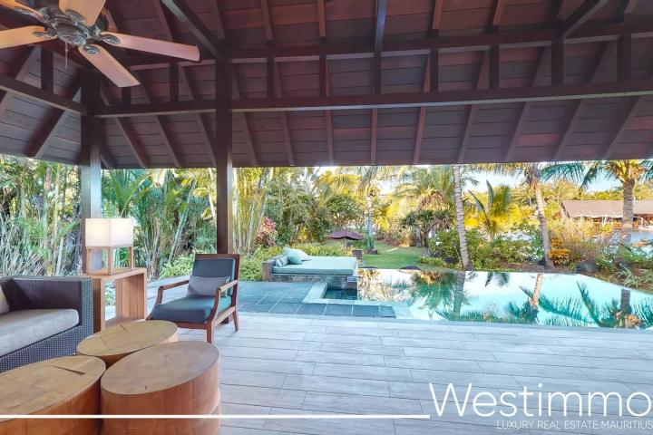 Magnifique villa suite rénovée avec piscine privée et vue mer dans un complex 5 etoiles à vendre à Beau Champ