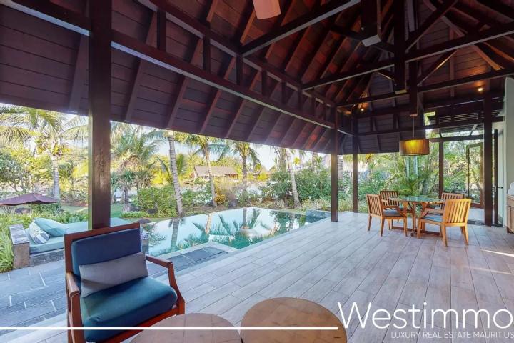 Magnifique villa suite rénovée avec piscine privée et vue mer dans un complex 5 etoiles à vendre à Beau Champ