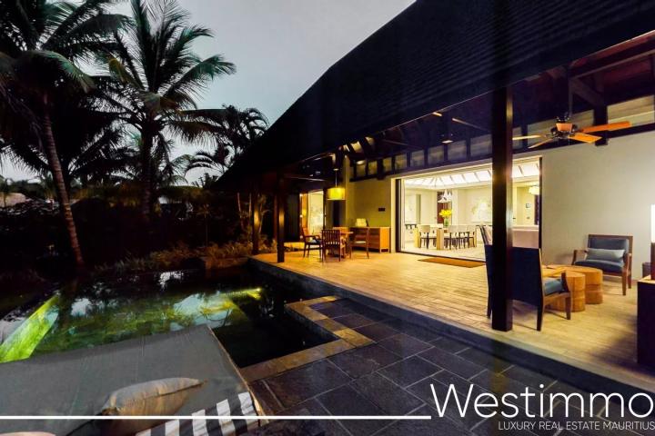 Magnifique villa suite rénovée avec piscine privée et vue mer dans un complex 5 etoiles à vendre à Beau Champ