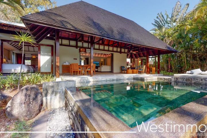 Великолепная обновленная villa suite с частным бассейном и видом на море в 5-звездочном комплексе