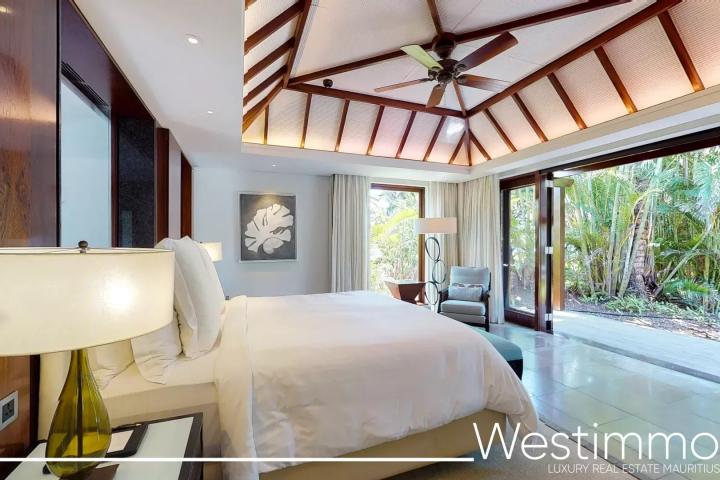 Magnifique villa suite rénovée avec piscine privée et vue mer dans un complex 5 etoiles à vendre à Beau Champ