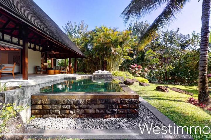 Magnifique villa suite rénovée avec piscine privée et vue mer dans un complex 5 etoiles à vendre à Beau Champ