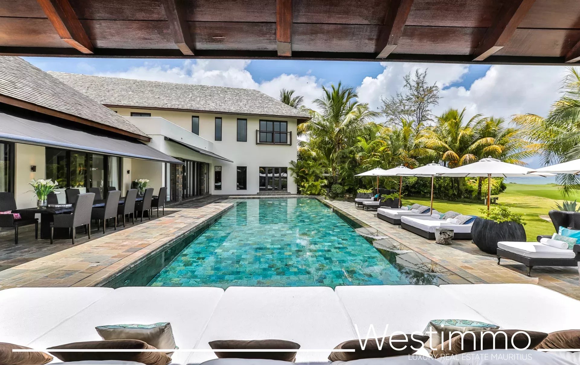 Villa somptueuse avec vue sur golf et lagon dans un cadre glamour-chic