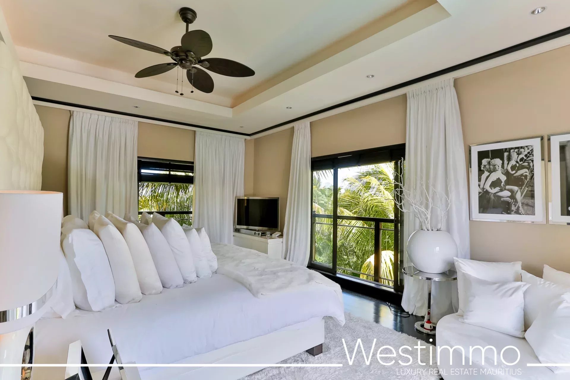 Villa somptueuse avec vue sur golf et lagon dans un cadre glamour-chic