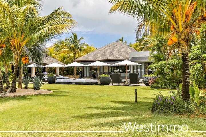 Villa de 485 m² et 5 suites avec vue golf à vendre à Beau Champ