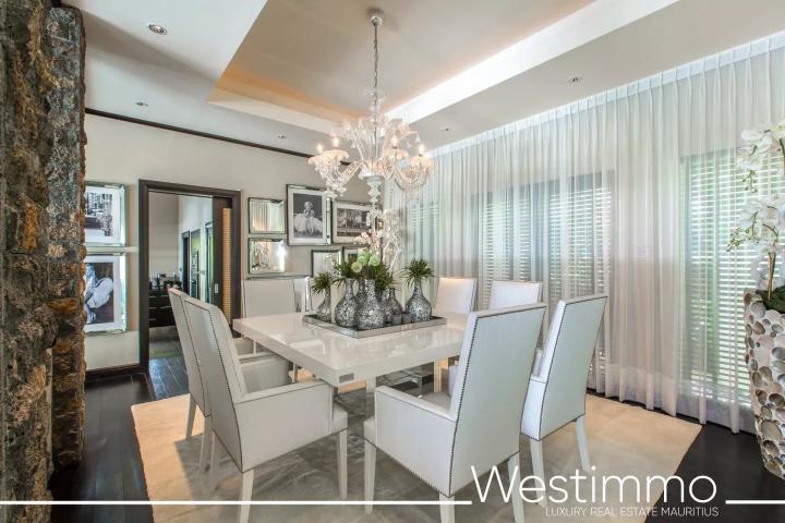 Villa de 485 m² et 5 suites avec vue golf à vendre à Beau Champ