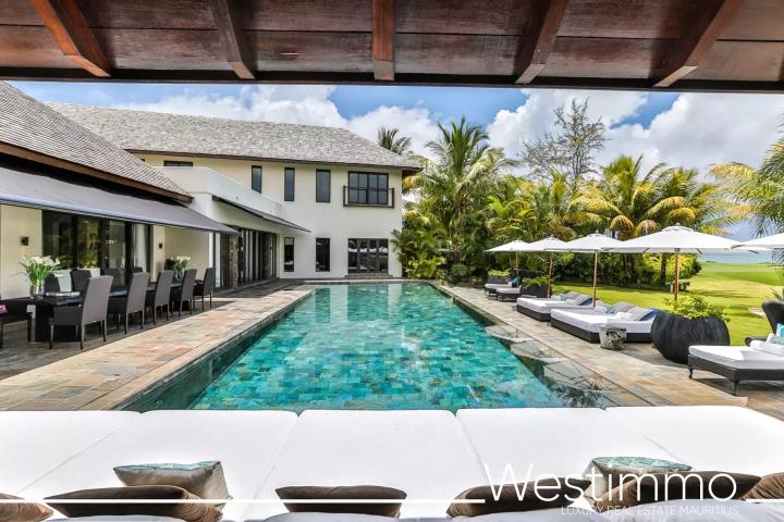 Villa de 485 m² et 5 suites avec vue golf à vendre à Beau Champ