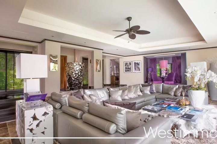 Villa de 485 m² et 5 suites avec vue golf à vendre à Beau Champ