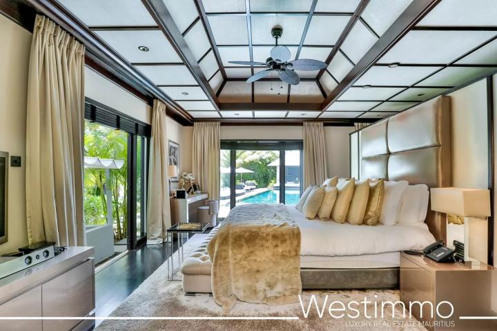 Villa de 485 m² et 5 suites avec vue golf à vendre à Beau Champ