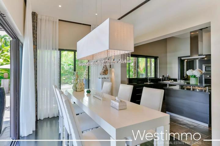 Villa de 485 m² et 5 suites avec vue golf à vendre à Beau Champ