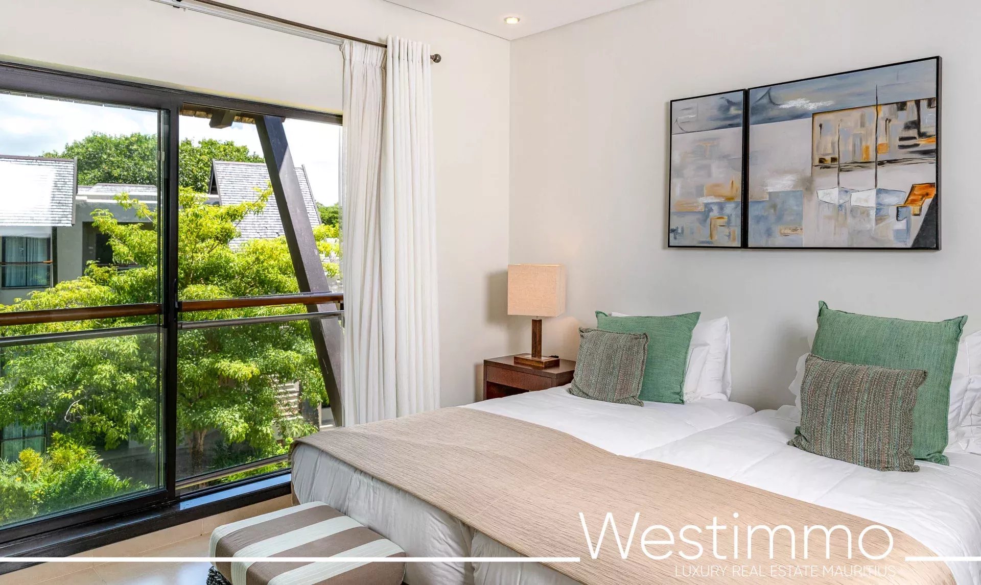 BEAU CHAMP – Appartement de 164m² avec piscine privée et 2 chambres