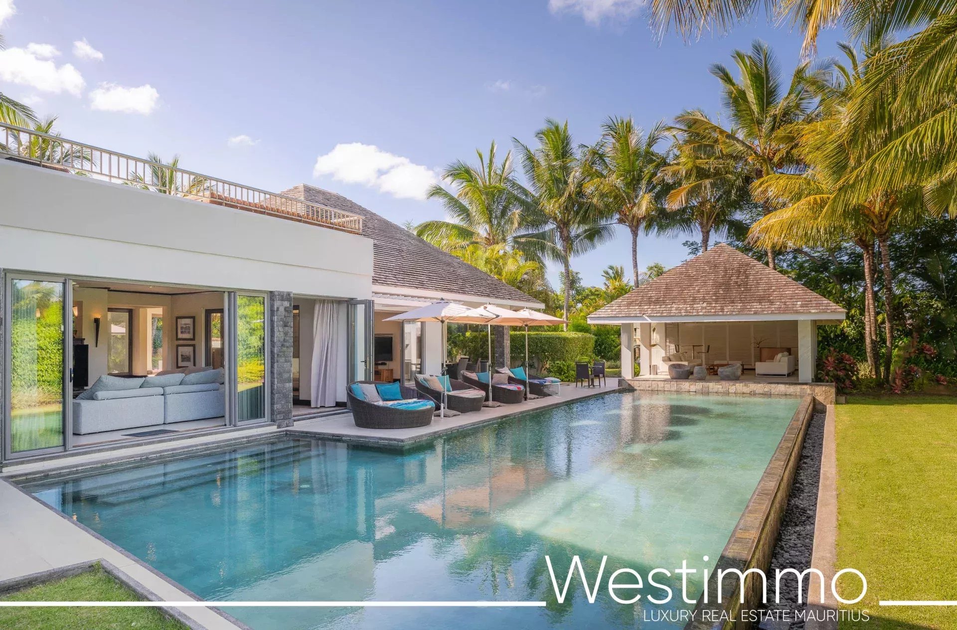 Villa d'exception de 6 chambres avec piscine sur vaste terrain paysagé