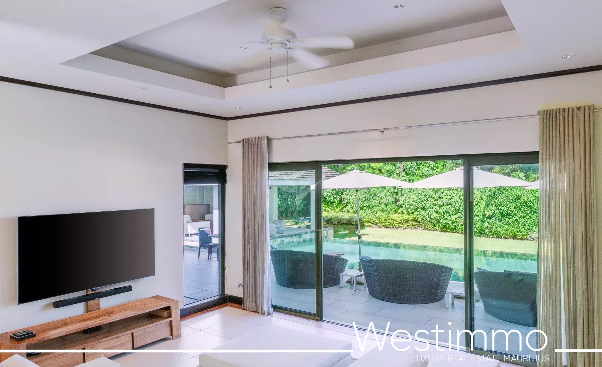Villa d'exception de 6 chambres avec piscine sur vaste terrain paysagé