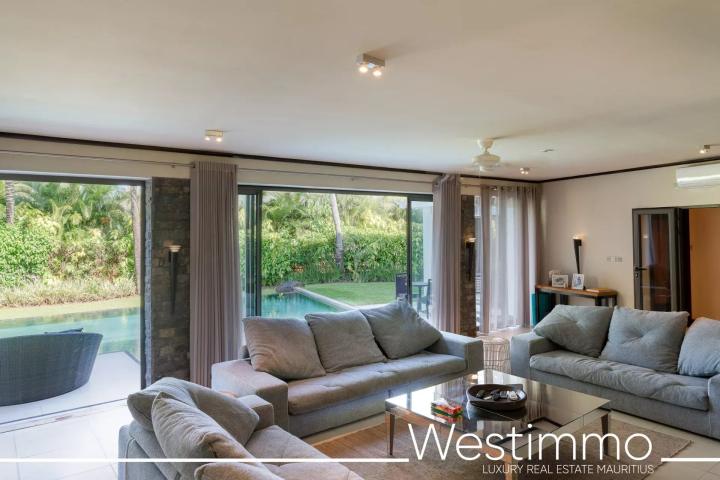 Villa d'exception de 6 chambres avec piscine sur vaste terrain paysagé à vendre à Beau Champ