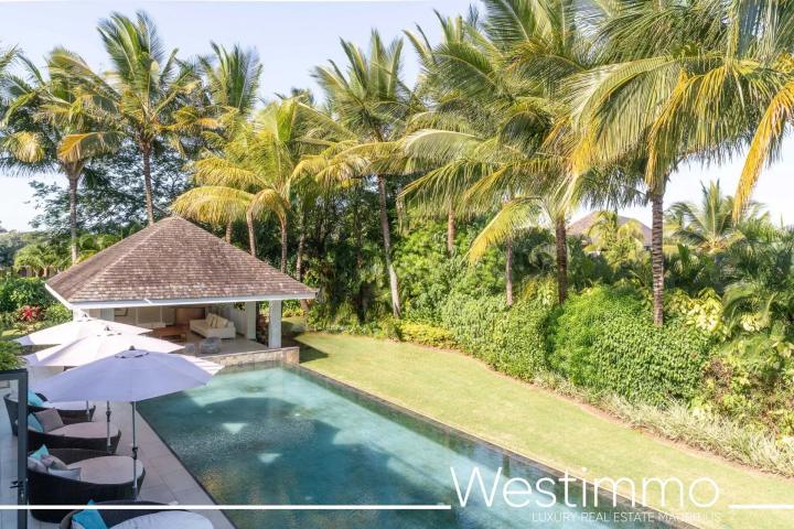 Villa d'exception de 6 chambres avec piscine sur vaste terrain paysagé à vendre à Beau Champ