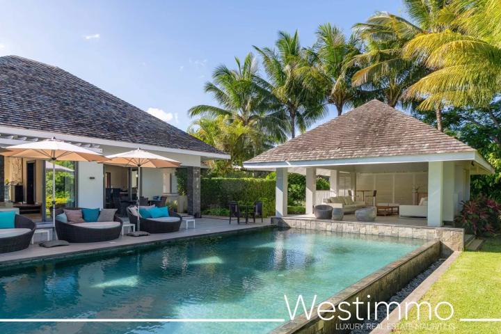 Villa d'exception de 6 chambres avec piscine sur vaste terrain paysagé à vendre à Beau Champ