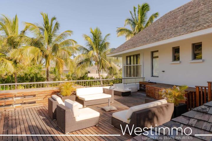 Villa d'exception de 6 chambres avec piscine sur vaste terrain paysagé à vendre à Beau Champ