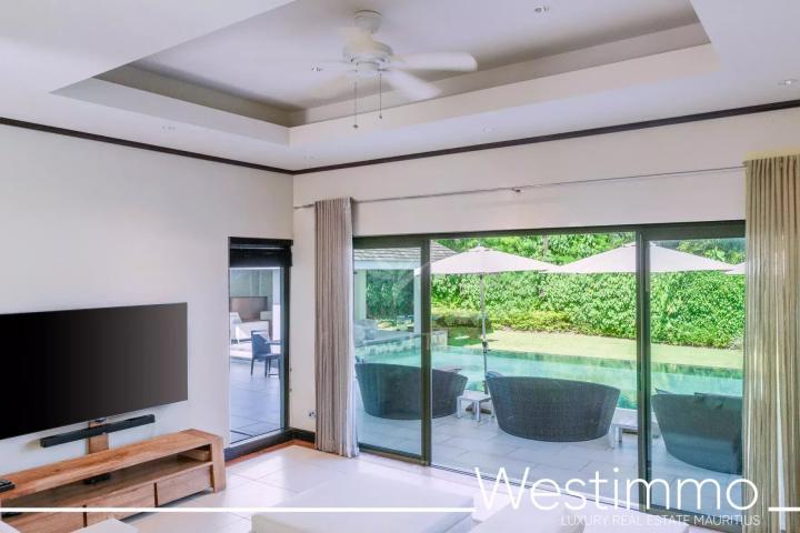 Villa d'exception de 6 chambres avec piscine sur vaste terrain paysagé à vendre à Beau Champ