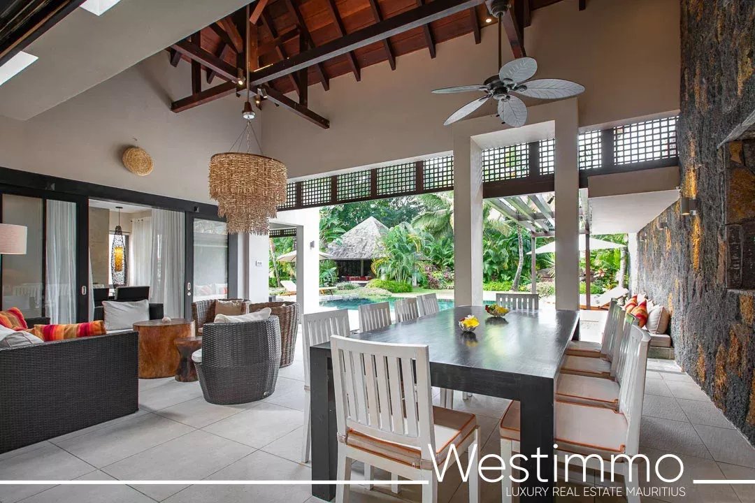 Villa tropicale de 415 m² avec jardin exotique et vue sur lagon