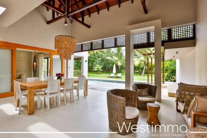 Villa de 415 m² avec vue sur le lagon à vendre à Beau Champ