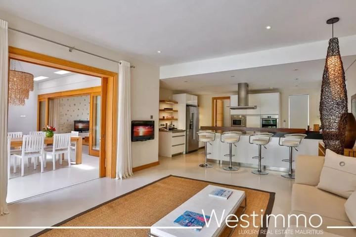 Villa de 415 m² avec vue sur le lagon à vendre à Beau Champ