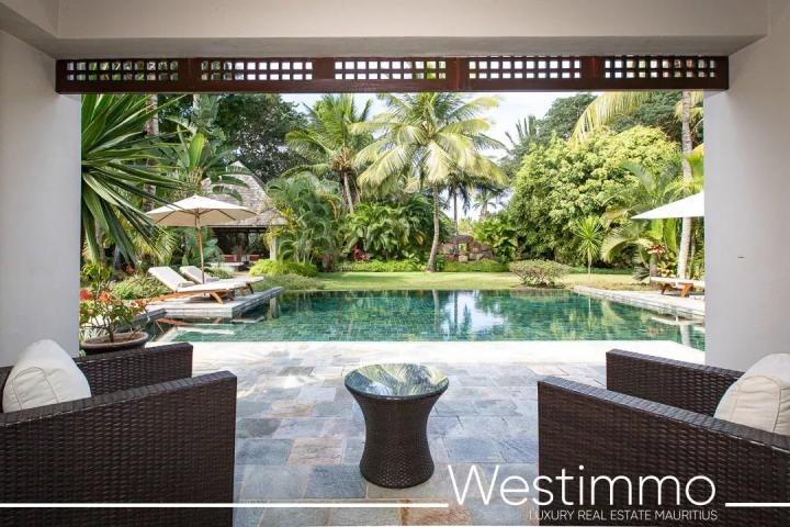 Villa de 415 m² avec vue sur le lagon à vendre à Beau Champ