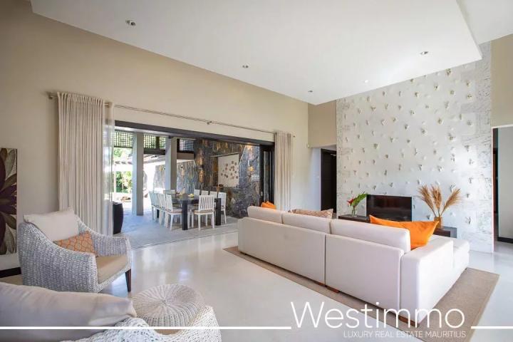 Villa de 415 m² avec vue sur le lagon à vendre à Beau Champ