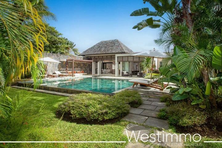 Villa de 415 m² avec vue sur le lagon à vendre à Beau Champ