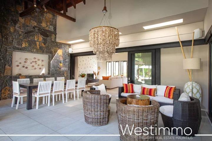Villa de 415 m² avec vue sur le lagon à vendre à Beau Champ