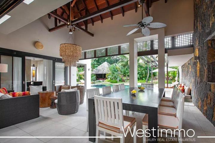 Villa de 415 m² avec vue sur le lagon à vendre à Beau Champ