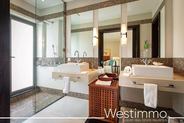 Villa de 415 m² avec vue sur le lagon à vendre à Beau Champ