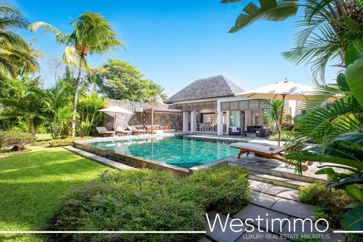 Villa de 415 m² avec vue sur le lagon à vendre à Beau Champ