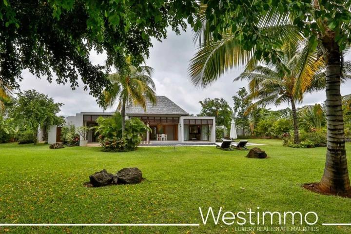 Villa de 415 m² avec vue sur le lagon à vendre à Beau Champ
