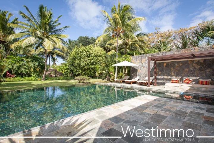 Villa de 415 m² avec vue sur le lagon à vendre à Beau Champ