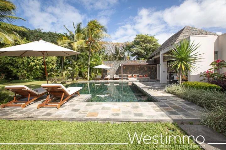 Villa de 415 m² avec vue sur le lagon à vendre à Beau Champ