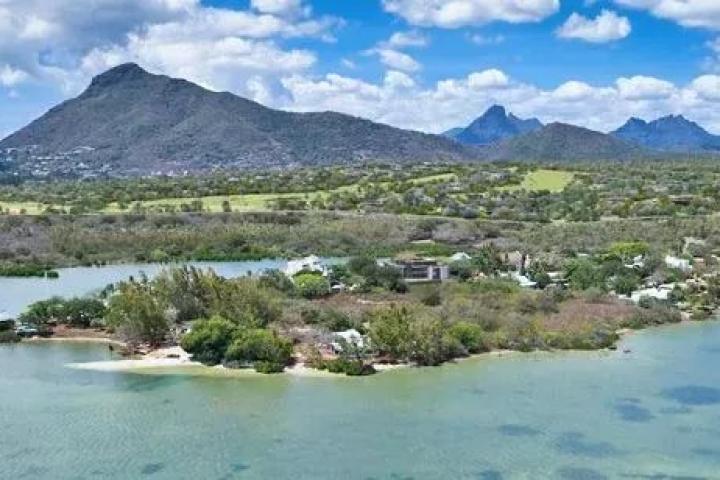 RIVIERE NOIRE – Appartement 3 chambres à vendre à Ilot Fortier avec piscine commune