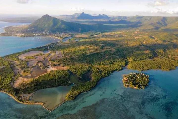 Rivière Noire- Terrains constructibles à vendre sur un golf